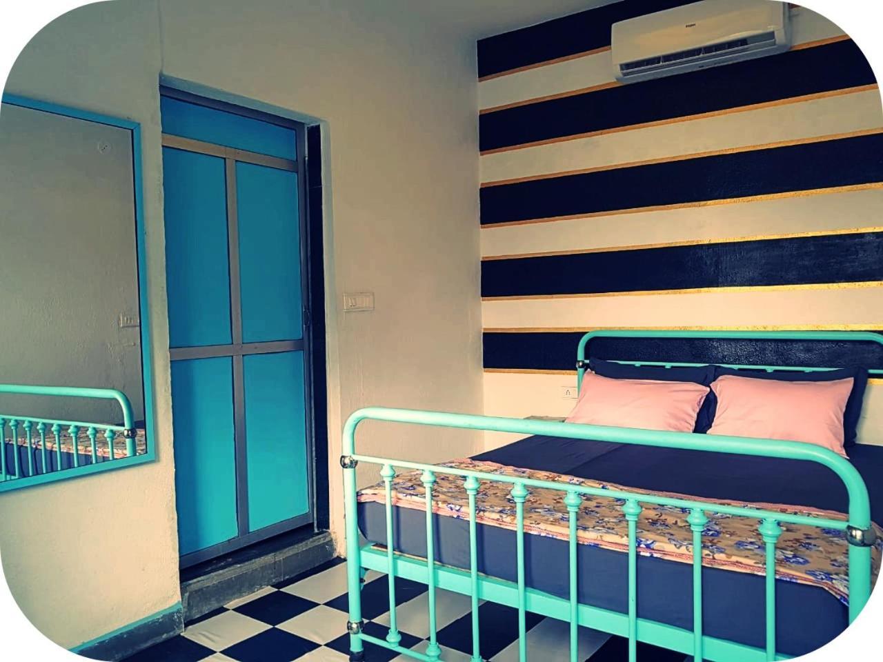 Gypsy Child Lake Hostel Удайпур Екстериор снимка