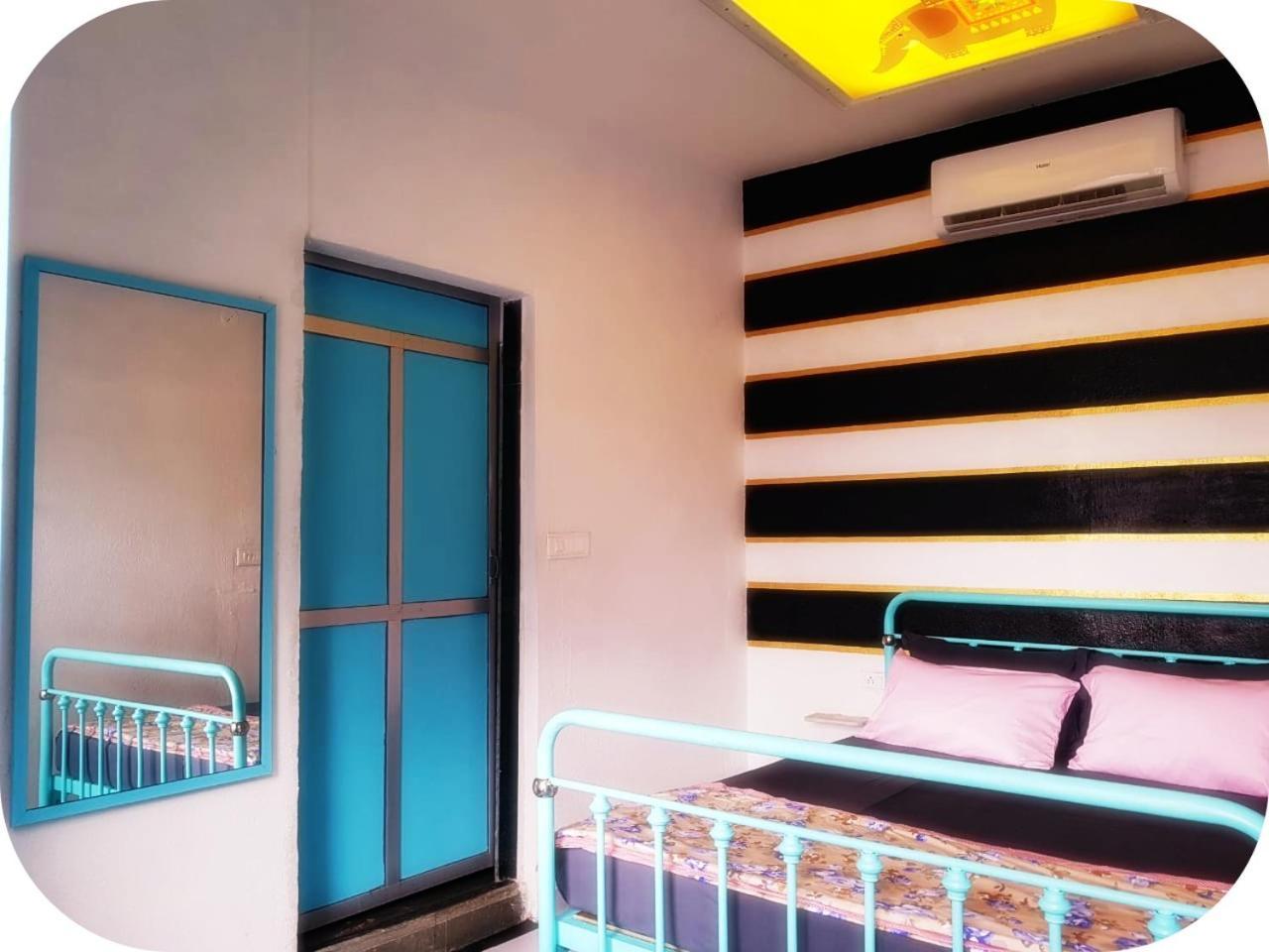 Gypsy Child Lake Hostel Удайпур Екстериор снимка