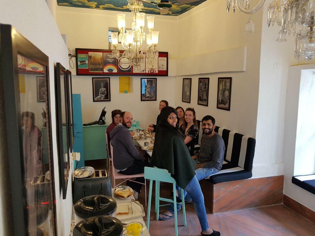 Gypsy Child Lake Hostel Удайпур Екстериор снимка